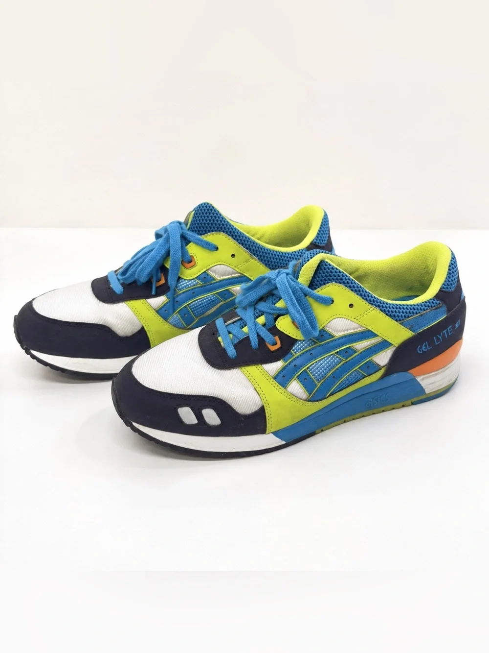 Asics classic pair